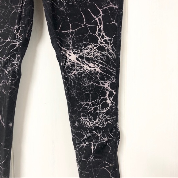 Parklife (Aritzia) Black and White Marble Leggings - Picture 3 of 6